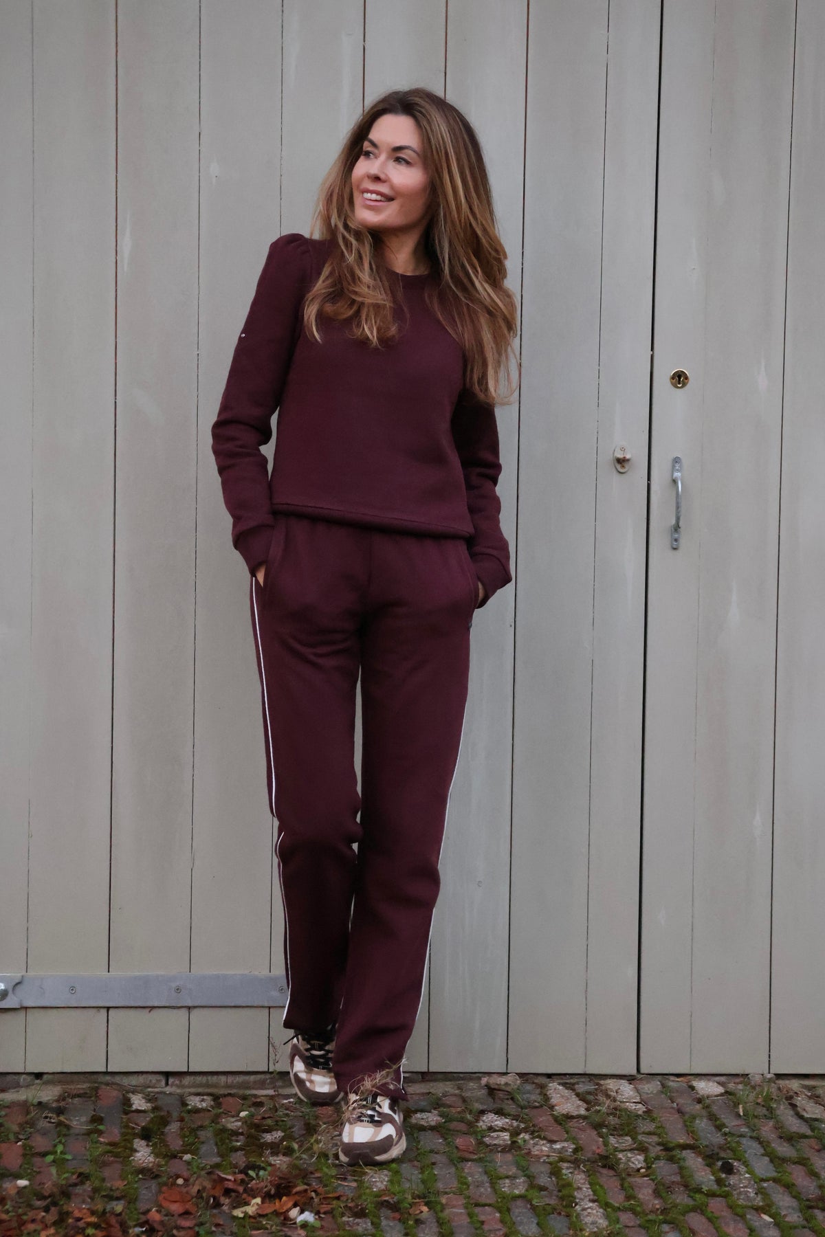 MONOGRAM PUFF SLEEVE CREW NECK BURGUNDY