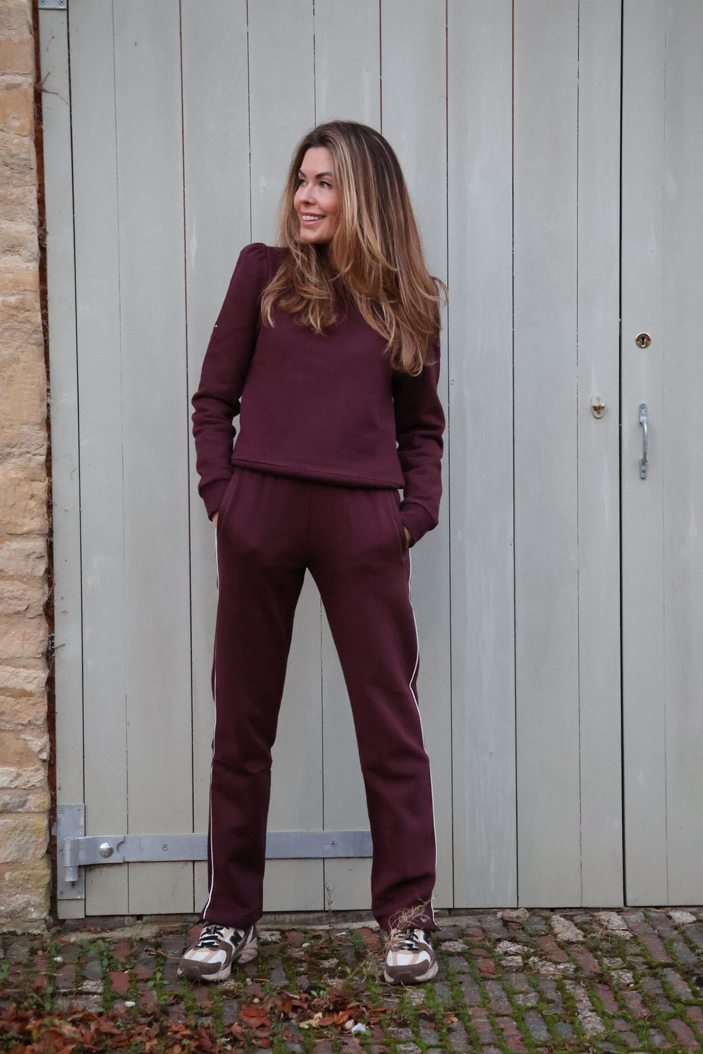 MONOGRAM PUFF SLEEVE CREW NECK BURGUNDY