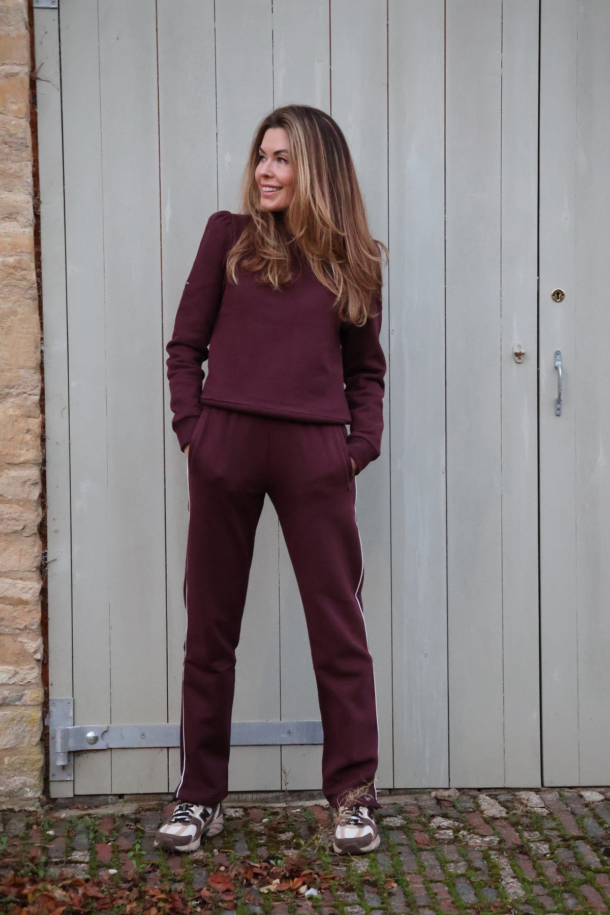 MONOGRAM PUFF SLEEVE CREW NECK BURGUNDY