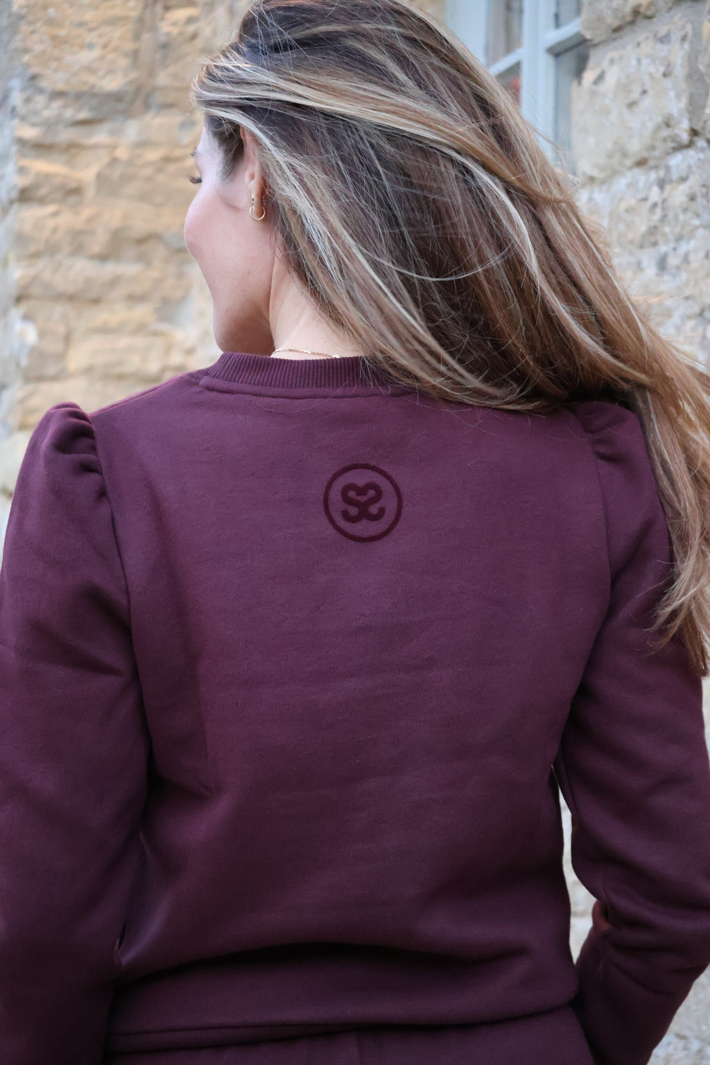 MONOGRAM PUFF SLEEVE CREW NECK BURGUNDY