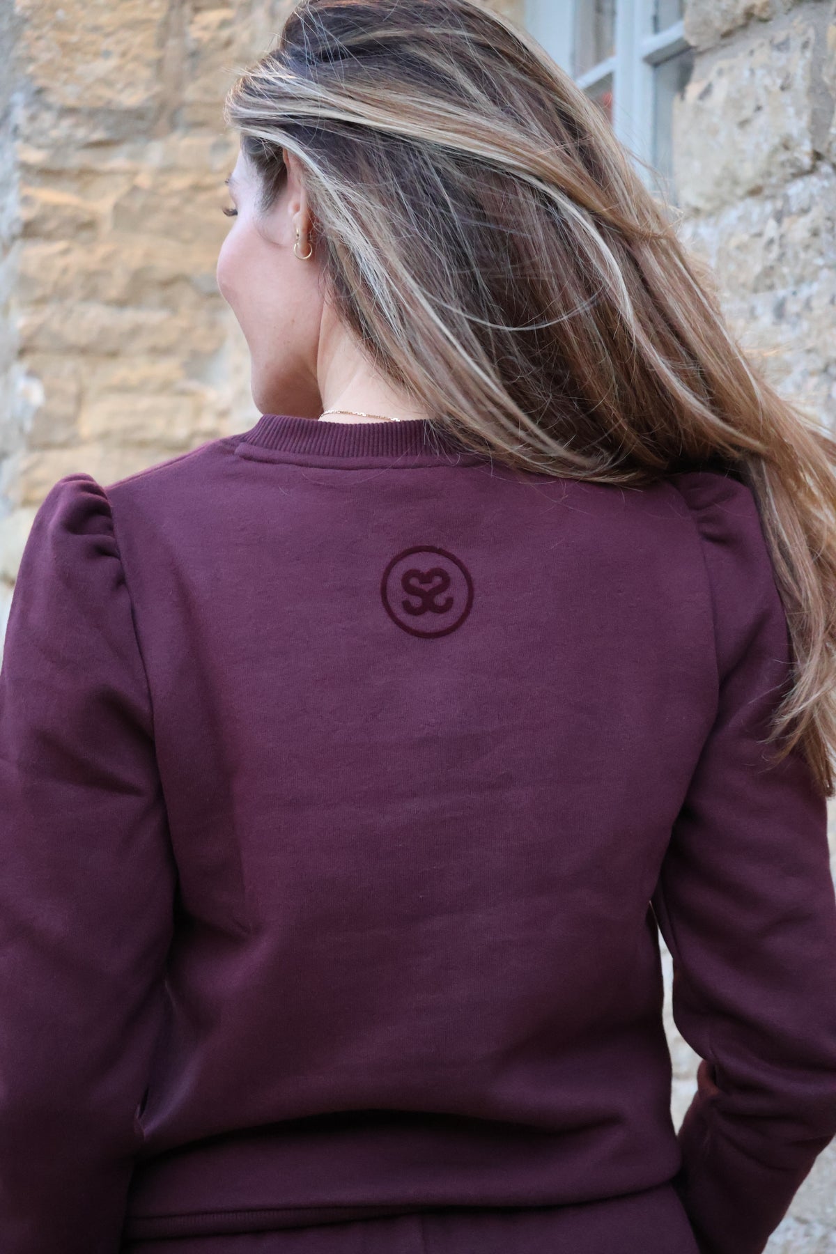 MONOGRAM PUFF SLEEVE CREW NECK BURGUNDY